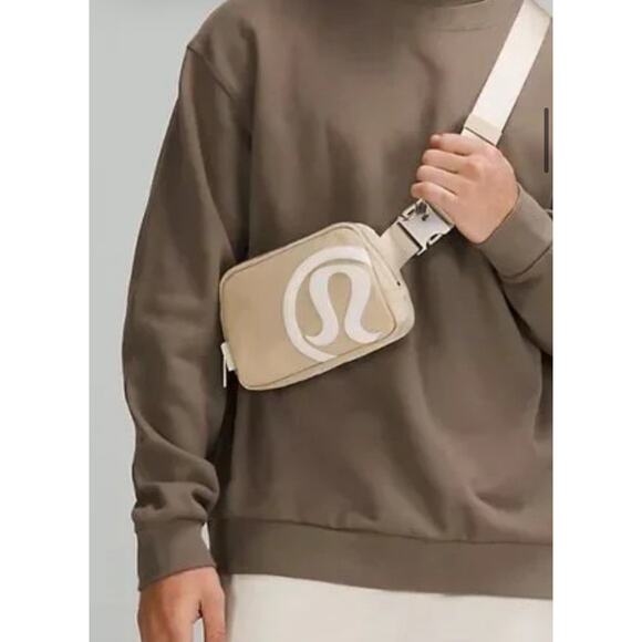 Lululemon Everywhere Belt Bag Trench/White Opal 1L (New With Tags NWT Authentic - Picture 2 of 10